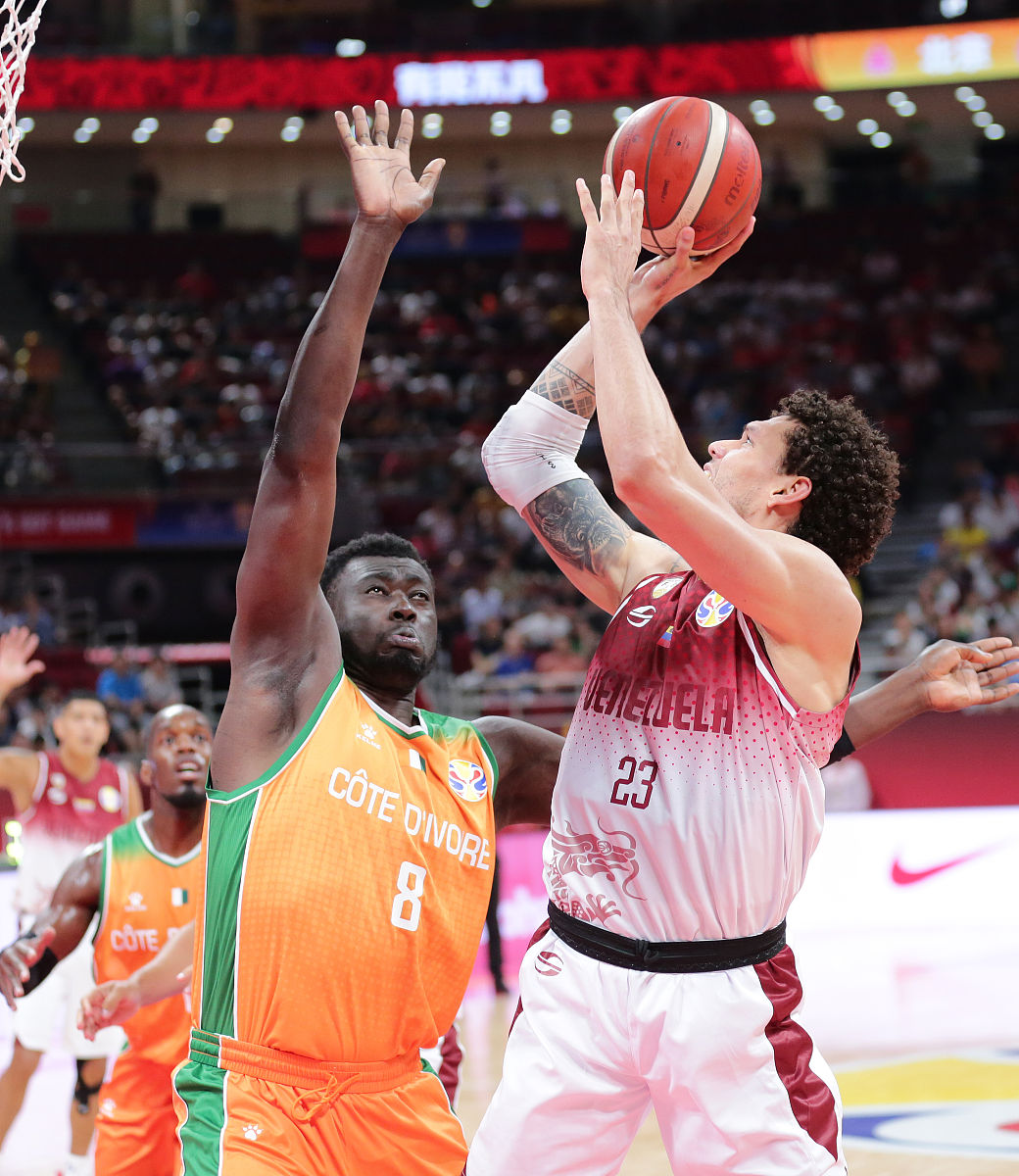 开云-重磅！丹佛掘金队长鼓劲备战法国杯费耶诺德篮板制胜备战社区盾，AC米兰赛前队长鼓劲的简单介绍